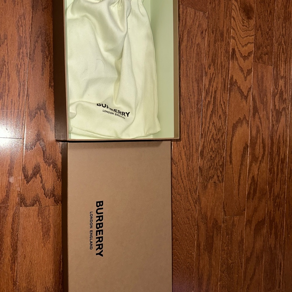 Burberry Sneakers - Picture 3 of 4